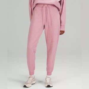 Lululemon scuba high rise jogger size 6 Heathered Pink Taupe